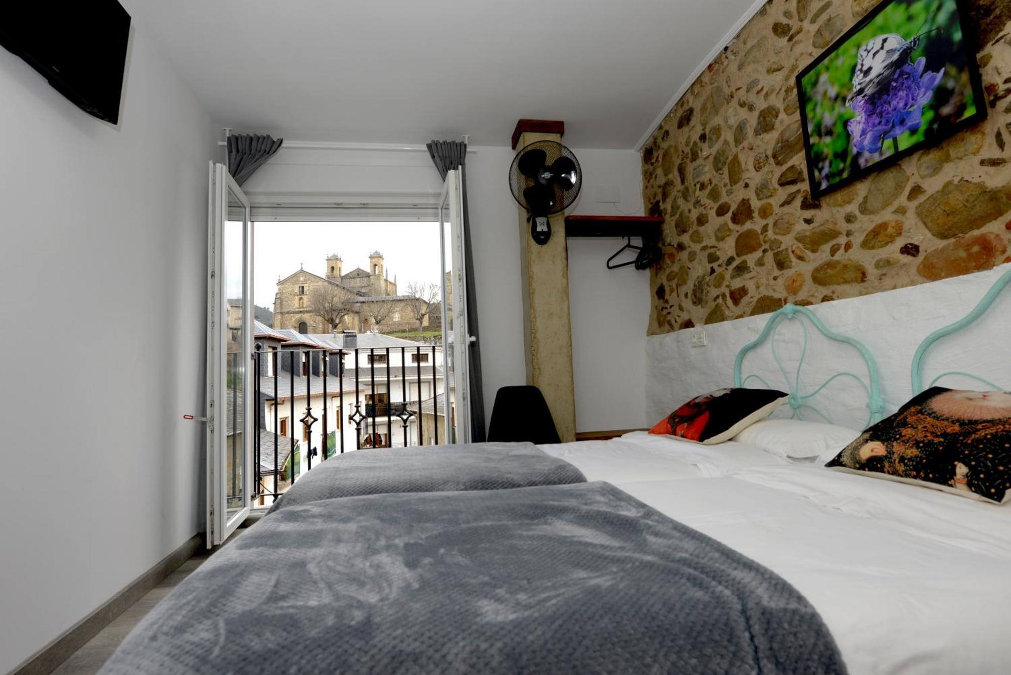 Hostel El Campano Вільяфранка-дель-Б'єрсо Екстер'єр фото